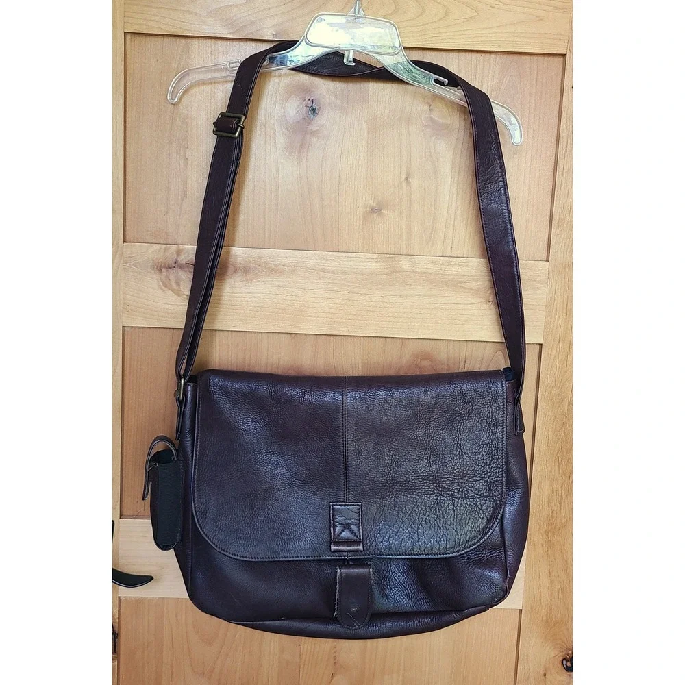 Wilsons Leather Dark Brown Messenger Satchel Bag Adjustable Strap Classic Rugged